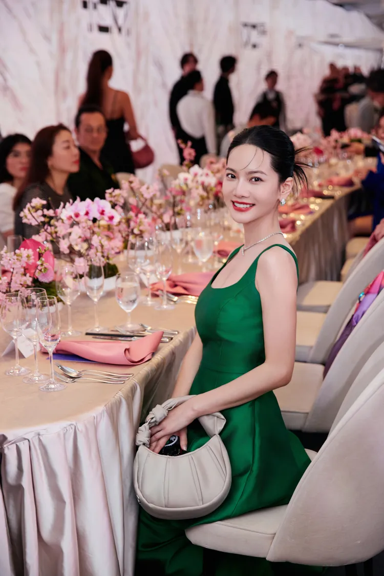 曾之喬艷光四射。TUMI 提供