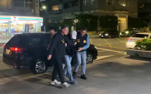 男欠賭債持槍搶銀樓!失風落跑打傷老闆父子 2小時落網好狼狽