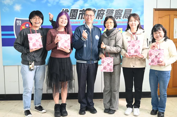 楊梅分局長張仁傑讚許女性同傑出表現。楊梅分局提供