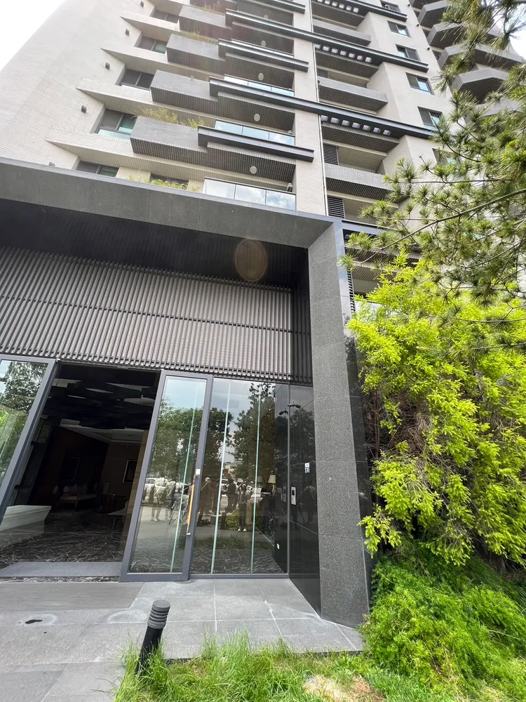 賴姓高中生導師說，賴生未曾透露輕生念頭，得知他墜樓很震驚。資料照片