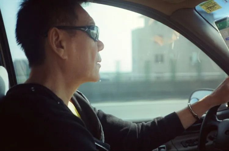 陳璇Po出爸爸龍劭華開車照懷念他。翻攝龍劭華IG