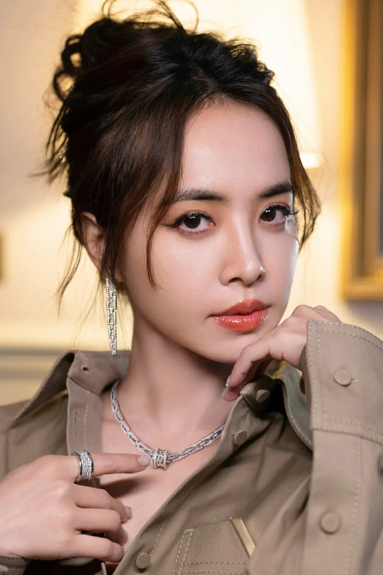 天后蔡依林戴上宝格丽B.zero1系列珠宝透露「春天有约了」。品牌提供