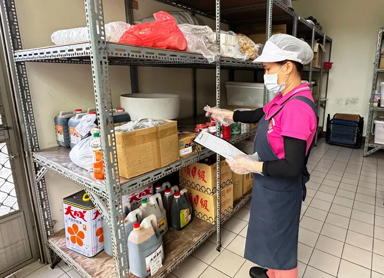 社褔機構自主清查。社會局提供