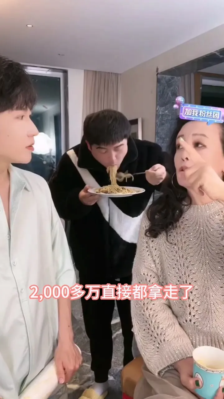 張蘭稱大S和汪小菲一起上節目，酬勞全被大S拿走。翻攝張蘭微博