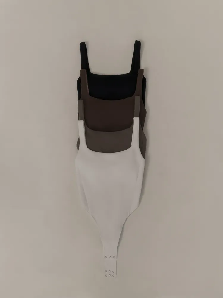 美背激瘦連體BRA TOP ，各1180元。品牌提供