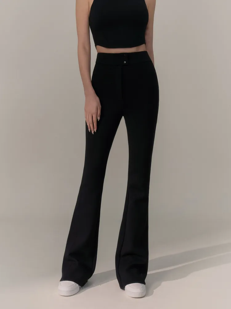 「高腰彈力激瘦長腿褲」以特殊剪裁展現纖腰、縮臀、長腿的完美激瘦。品牌提供