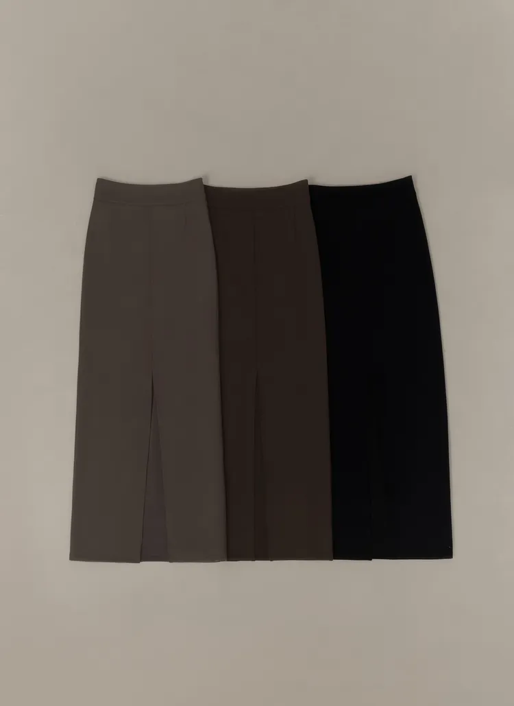 高腰激瘦開岔長裙，各1480元。品牌提供