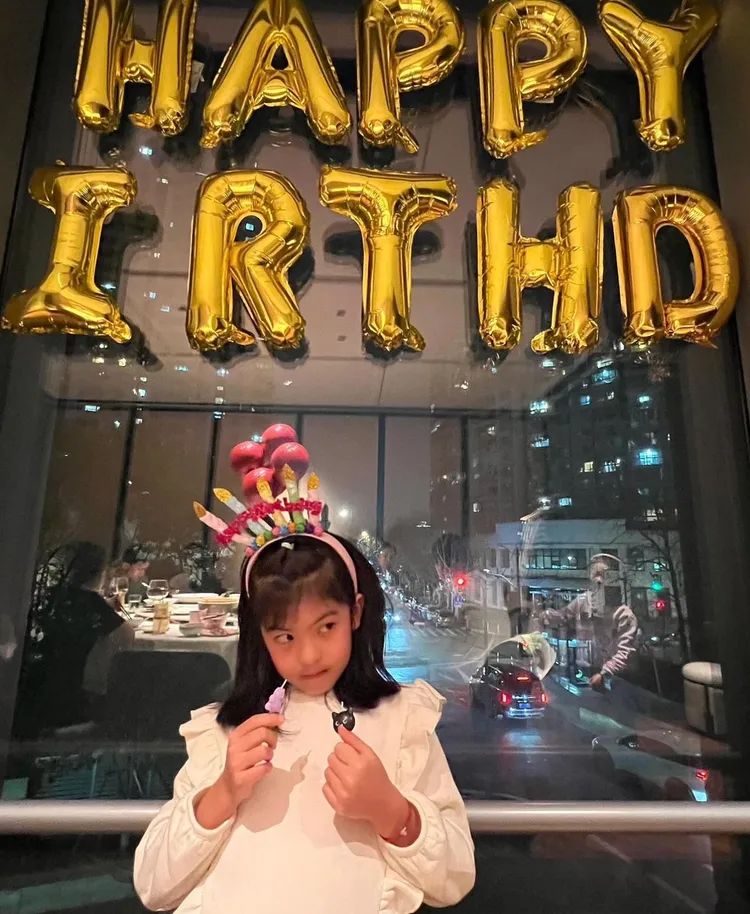 波妞7歲囉。翻攝賈靜雯IG