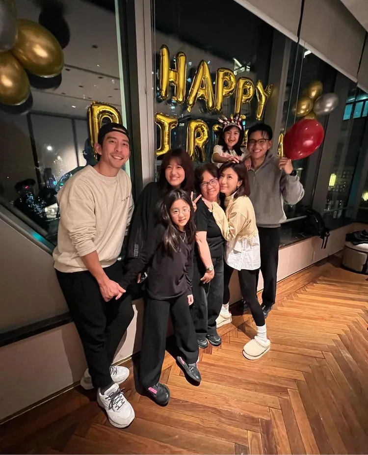 修杰楷（左起）一家人和友人在上海辦生日趴。翻攝賈靜雯IG