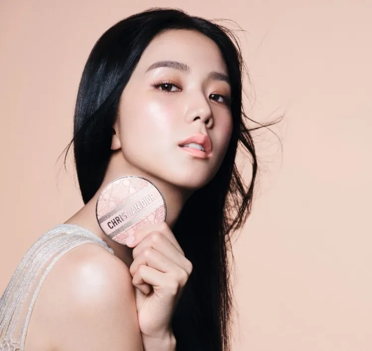 Jisoo為系列拍攝的全新形象照。品牌提供