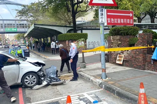 台南翁開車載妻駛離成大醫院 油門過猛撞倒牆!才離開又因傷再入院