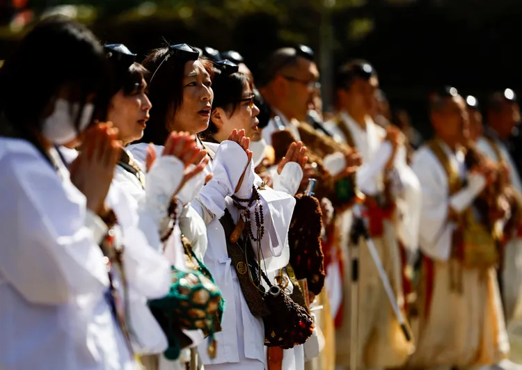高尾山藥王院今年的「高尾山火渡祭」10日舉行。路透社