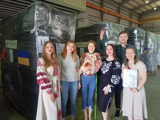 台灣愛心不間斷！送第二批醫療器材到烏克蘭　154 張病床今裝櫃啟航