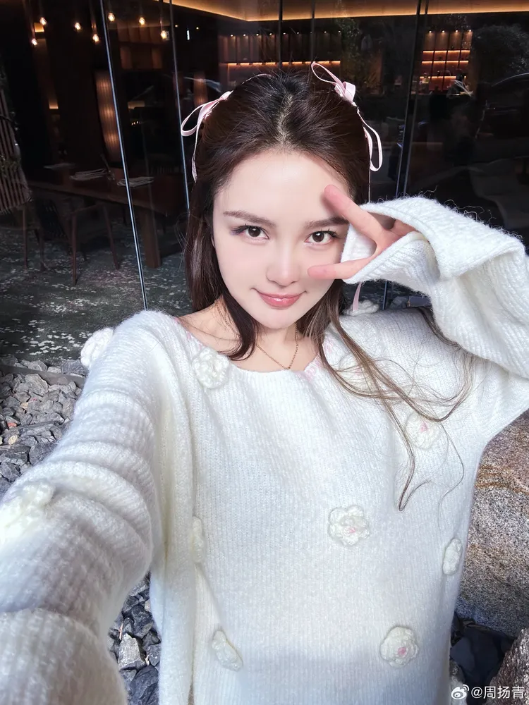 沒唱歌也沒演戲的周揚青參加《乘風2024》，讓網友相當納悶。翻攝周揚青微博