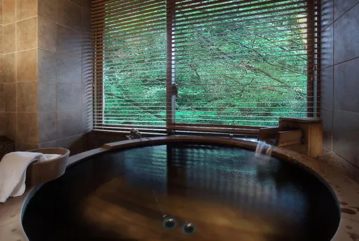 北投溫泉會館爆「縫隙」偷拍！　泡湯情侶「全裸激戰」畫面全都錄　