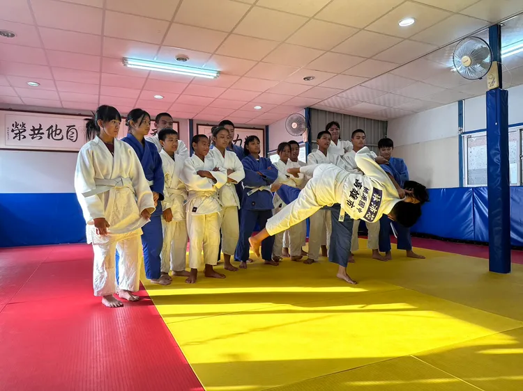 桃源國中柔道選手積極訓練中。教育局提供