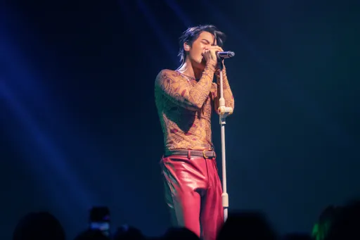 小樂吳思賢唱一半突宣布「封麥」　乾媽王彩樺現蹤後台爆女兒哭了