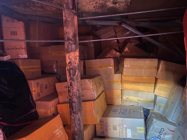 起出2千多箱走私菸。海巡署提供