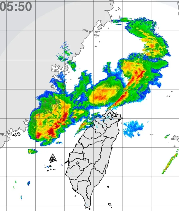 今晨鋒面「雷雨胞」接近台灣。翻攝自中央氣象署