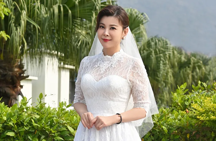 方馨穿上婚紗襯托仙女氣質。台視提供