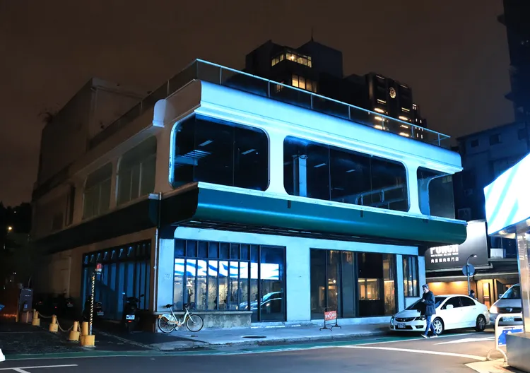 林俊傑位於東區巷弄的咖啡廳，日前已人去樓空，熄燈歇業。特勤中心攝