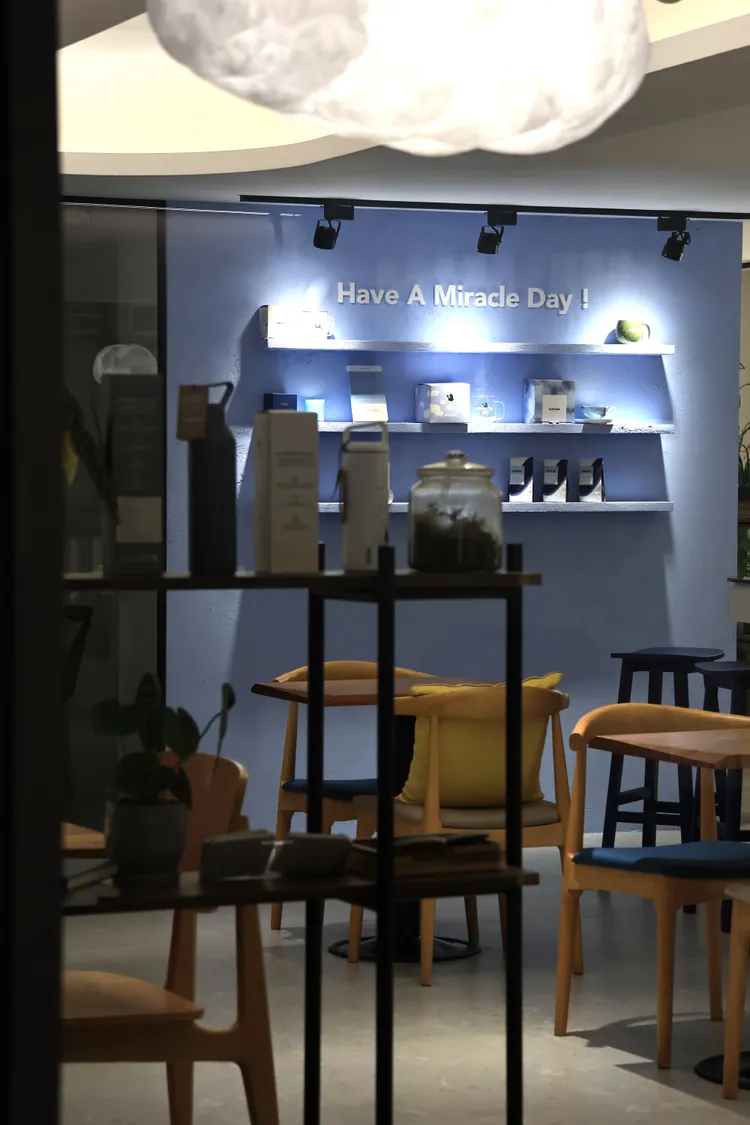 餐廳新店面的採光看起來科技感十足。特勤中心攝