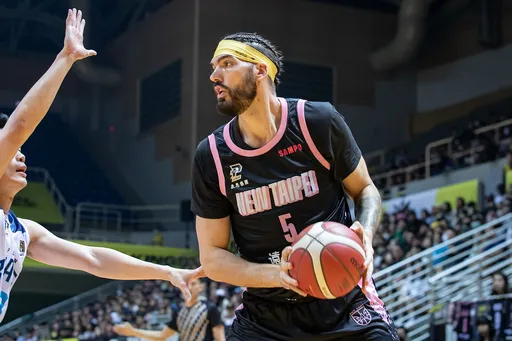 扯!PLG新北國王洋將比賽中和隊友吵架直接閃人 下場GG了