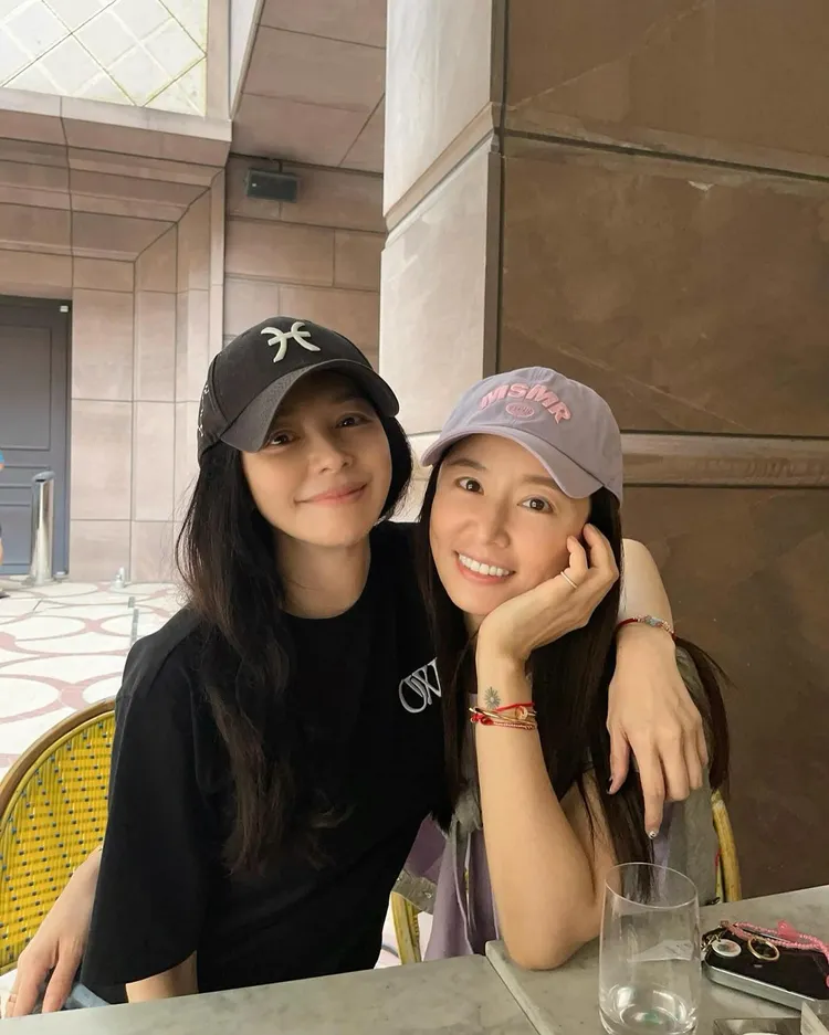 兩人皆打扮輕便。翻攝loveruby_official IG