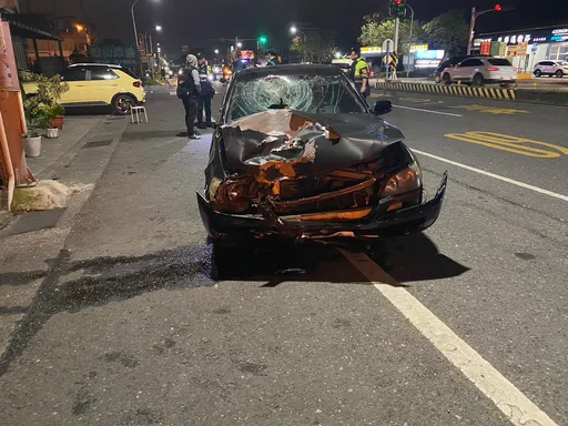 機車撞凹成「U字型」!礁溪男送友回家闖紅燈 撞3車釀1死3傷