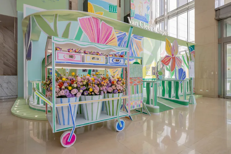法國藝術家Alexandre Benjamin Navet為梵克雅寶打造春日花園展覽空間。品牌提供