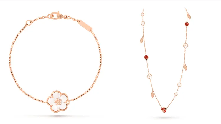Lucky Spring手鍊梅花（左圖），18K玫瑰金、珍珠母貝，8萬3500元；Lucky Spring長項鍊（右圖），15枚墜飾，18K玫瑰金、珍珠母貝、紅玉髓、縞瑪瑙，59萬5000元。品牌提供
