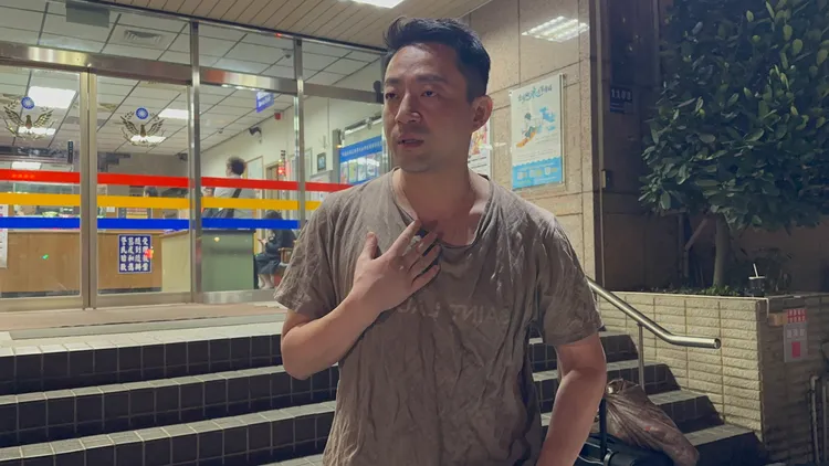 汪小菲今天到警局實名舉報大小S。特勤中心攝