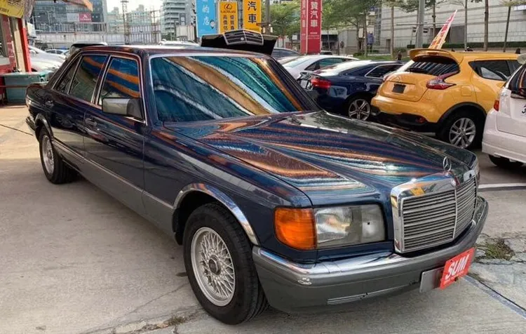 王世堅當年的夢想車賓士300SEL車款。翻攝自臉書「古董賓士老車俱樂部」