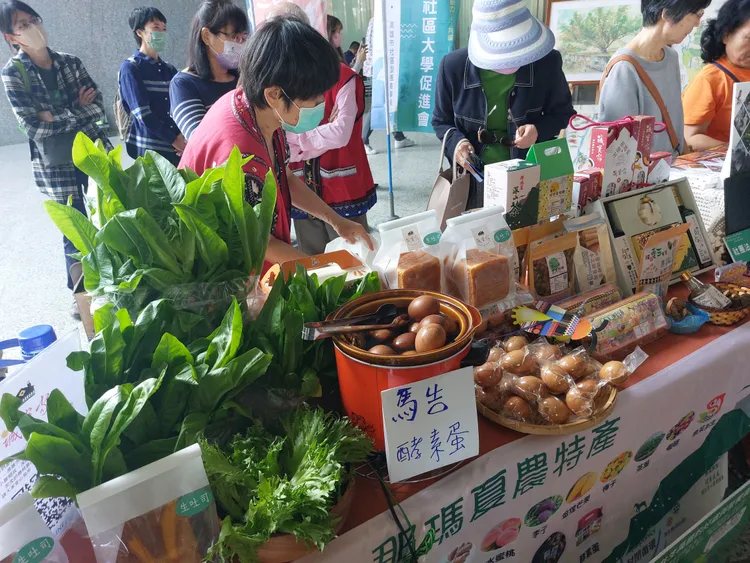活動遊程除了賞螢之外還可以體驗在地農事體驗，品嚐原住民風味料理。凃建豐攝