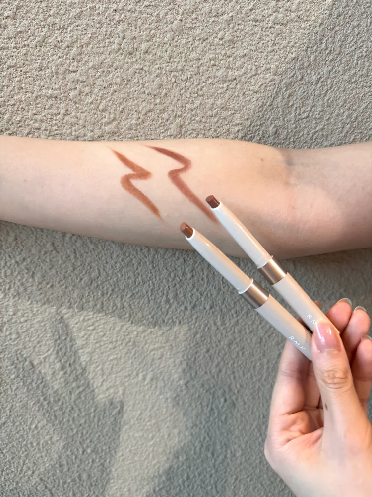 RMK打底唇線筆，各900元。張家玲攝