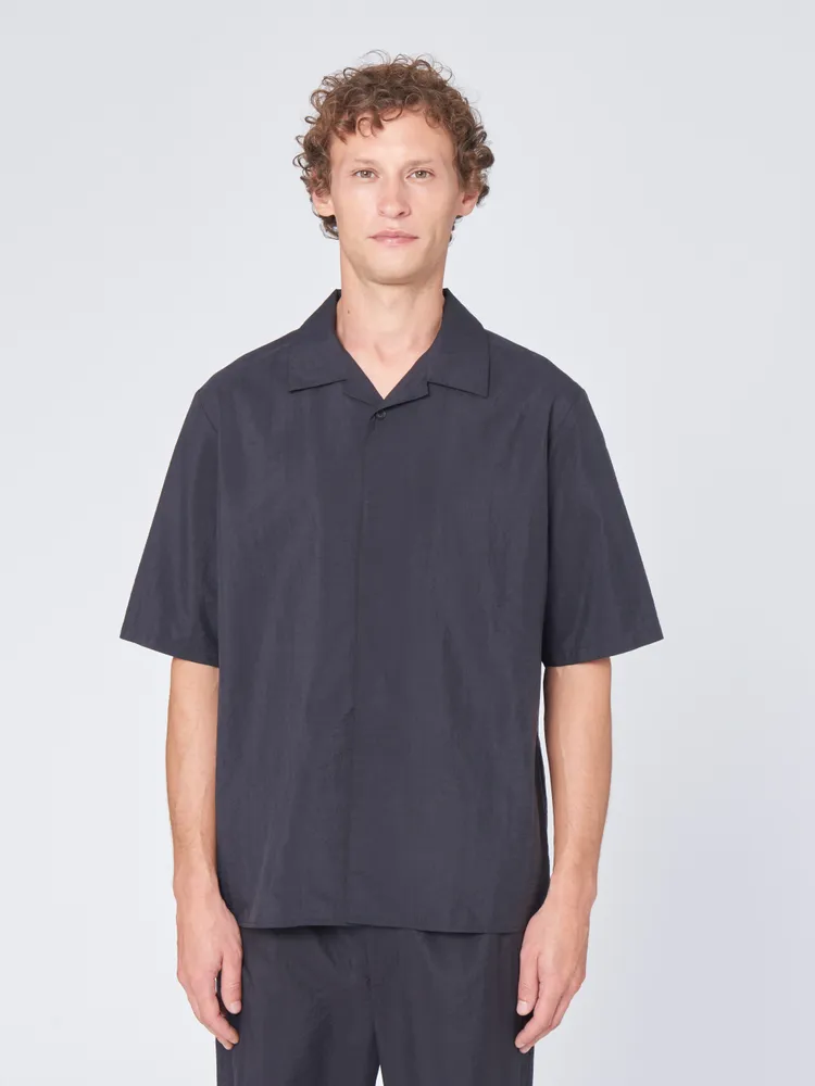 kahala短袖襯衫（黑色），1萬8500元。品牌提供