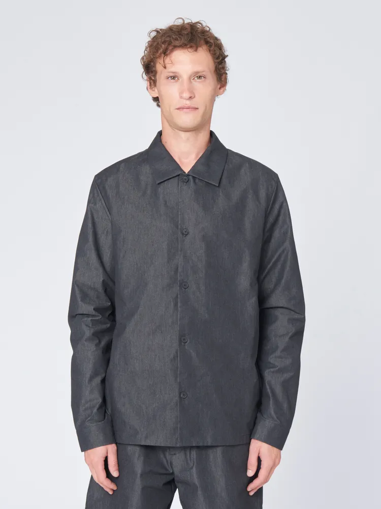 relaxed襯衫（單寧灰），1萬8500元。品牌提供