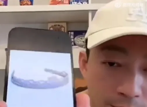 汪小菲與大S撕破臉爽到Mandy  直播揚言買鑽石皇冠及項鍊寵新歡