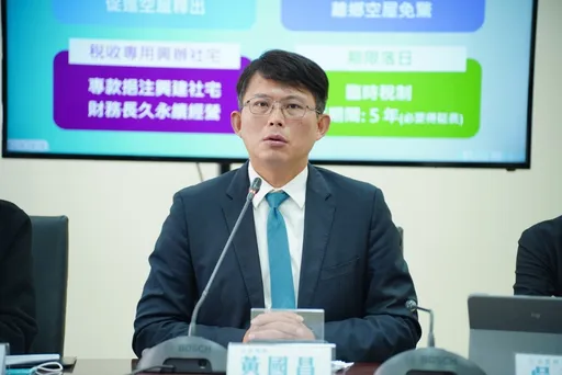 綠委提案中配入籍須放棄中國公民身分 黃國昌諷:打臉邱太三?