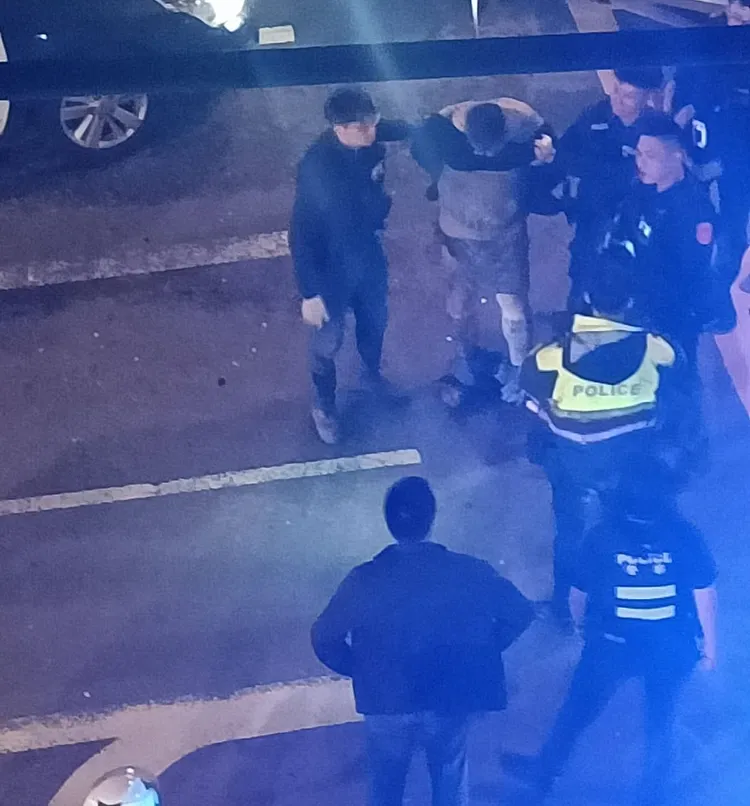 警方逮捕嫌犯。翻攝臉書桃園爆報