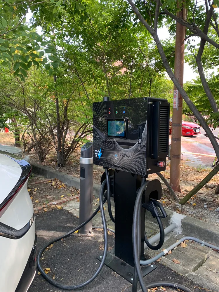 設置快充最高每槍可獲彰化縣府150萬元補助。縣府提供