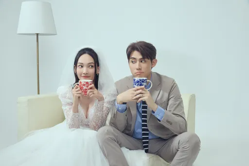 李玉璽婚紗照曝光　新娘是她！深V白紗洩傲人身材超有料