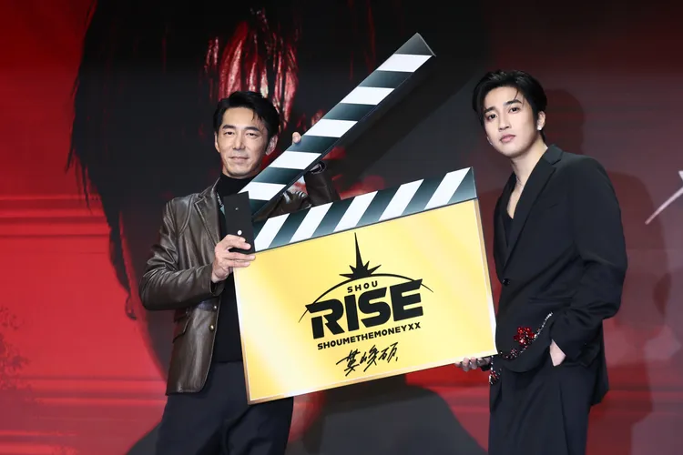 婁峻碩與李李仁相見歡。彭欣偉攝