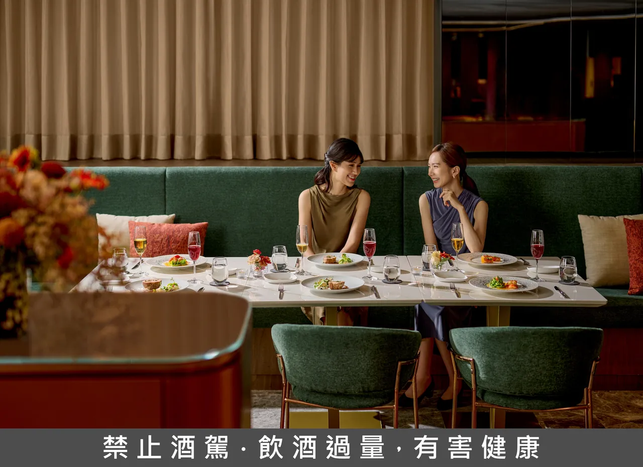 現代法餐推出早鳥優惠活動,提早七天預定席位,每份套餐即贈獨家創意調酒一杯。業者提供