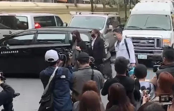 上午9時30分，檢方與法醫已抵達殯儀館。曾佳俊攝