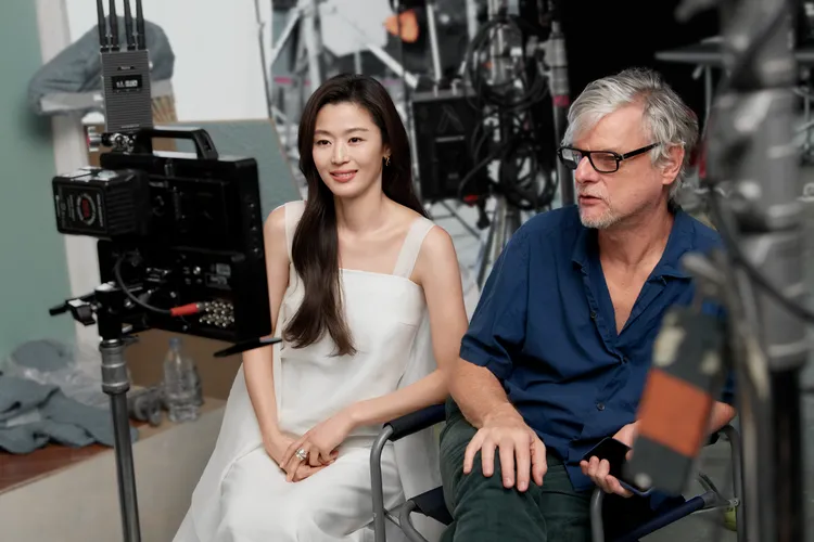 全智賢（左）狀態絕佳。品牌提供