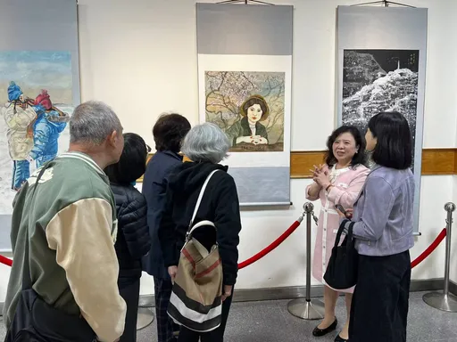博士畫家梁慧美水墨展議會開展 「公主的多寶格」類寫實意象獲滿堂彩