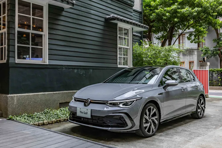 為了慶祝Golf誕生50周年，台灣福斯汽車針對8帶Golf期間限定推出春季優享價 1,078,000 元起。原廠照片