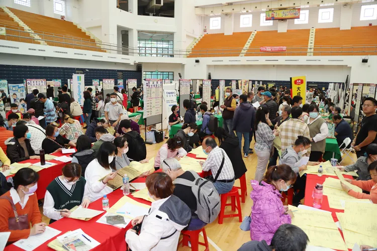徵才活動現場互動熱絡。縣府提供