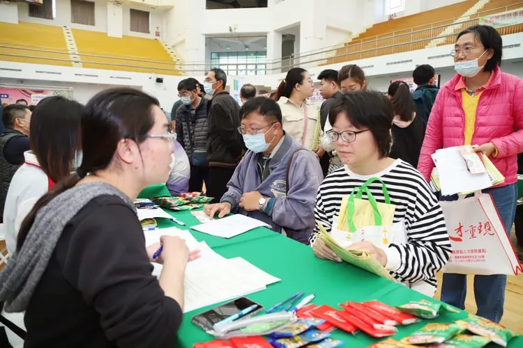 44家知名企業共釋出1188個就業機會。嘉縣府提供